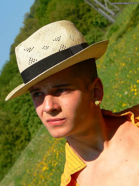 Der hübsche Peter Nagy und der junge Robo Novak lieben sich draußen