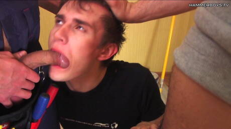 Les vilains garçons David Vesely, Gregory Talmund et Stano Ravel dans une partie de sexe à trois hard