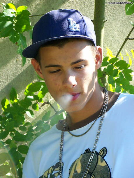 El joven Andrei Karenin y el joven Jack Bloom tienen sexo caliente en pareja al aire libre