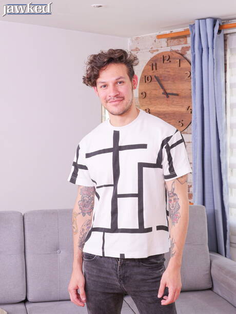 Venezuelan beefy Andy Stevens posing naked and showing hot butt