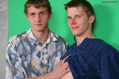 El guapo Filip Koutny y el jovencito Jano Rougue tienen sexo anal caliente