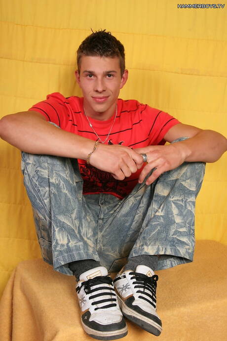 Muskularny Tom Habera pokazuje piękne ciało