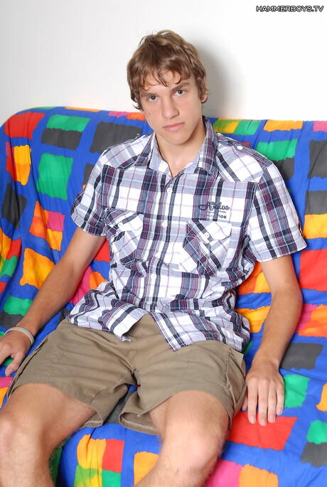 Pretty boy Palo Novak posing nude