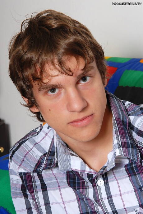 Hübscher Junge Palo Novak posiert nackt