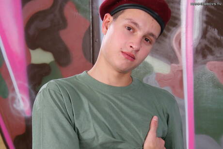 Le jeune Nicolai Rivera et le minet torride Steve Sunny se font défoncer le cul