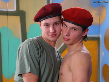 Hammer Boys: Le jeune Nicolai Rivera et le minet torride Steve Sunny se font défoncer le cul