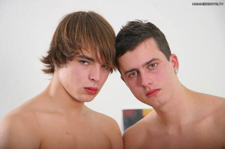 Der hübsche Mario Luna und der junge Ricco Luna in heißer homosexueller Action