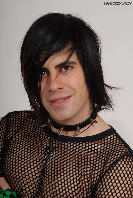 Il duro Robo Taruti posa nudo e mostra il suo sedere stretto