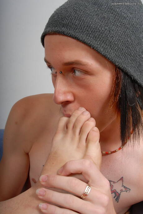 Pretty boy Janko Sula and young dude Jeremy Nagy in hot homosexual scene