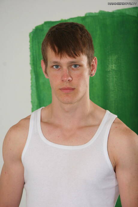 Stud David poseert naakt