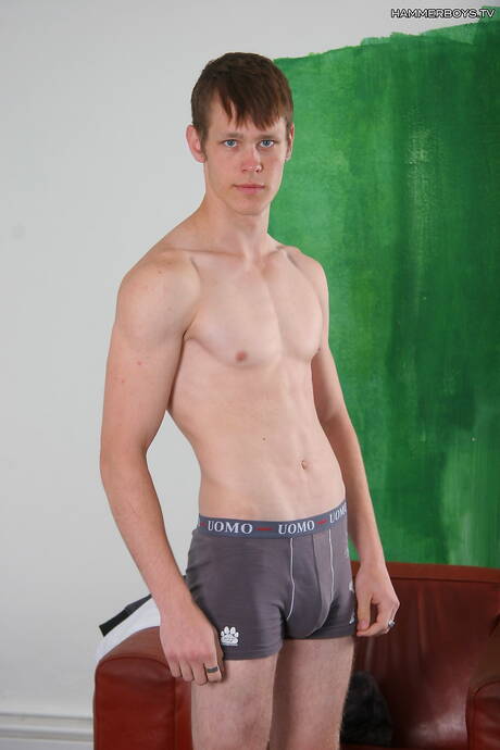 Stud David poseert naakt