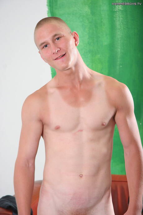 El fuerte Denis muestra un cuerpo perfecto