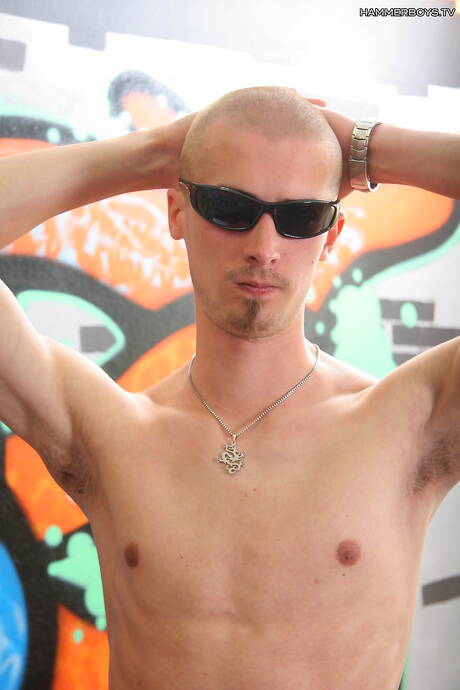 帥哥 Luis Darek 裸體擺造型