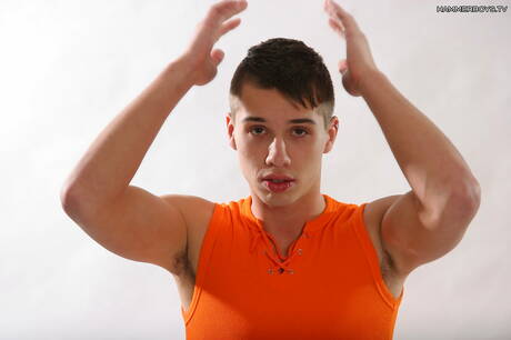 Superhengst Tom Smith wichst seinen Schwanz