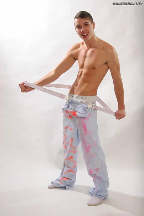 Superhengst Tom Smith wichst seinen Schwanz