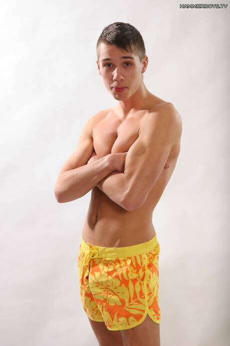 Superhengst Tom Smith wichst seinen Schwanz