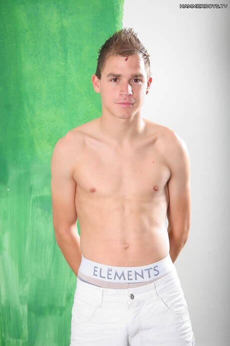 Twink Jeremy Nicholson posiert nackt