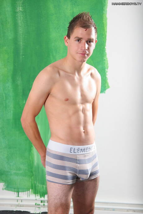 Twink Jeremy Nicholson posiert nackt