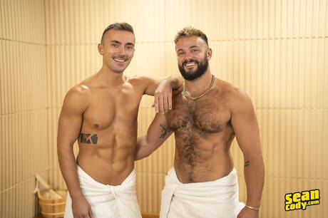 Sean Cody: El sensual Hayden Harding y el guapo Joey Dane posando desnudos en el baño