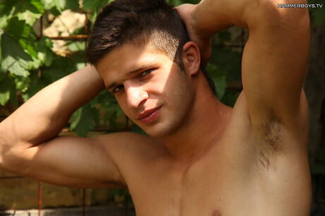 マッチョのマリオ・カックスとイケメンのスティーブ・ヨハンソンがプールで愛し合う