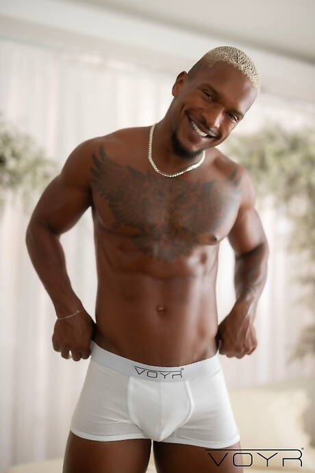 大力士 Liam Arnolds 和硬漢 Caio Rodrigues 享受一場精彩的跨種族性愛