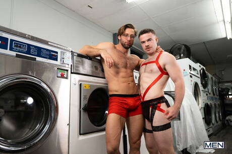 Seksowny ogier Dom King i gorący ogier Marcus Mcneill w gorącej scenie homoseksualnej