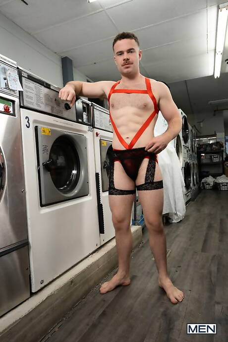 Seksowny ogier Dom King i gorący ogier Marcus Mcneill w gorącej scenie homoseksualnej