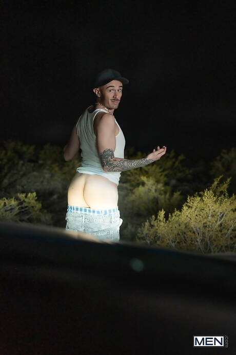 Der bullige Phoenix Leo und der Muskelprotz Drake Von bei einem heißen Arschfick draußen