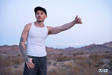 Men: Der bullige Phoenix Leo und der Muskelprotz Drake Von bei einem heißen Arschfick draußen