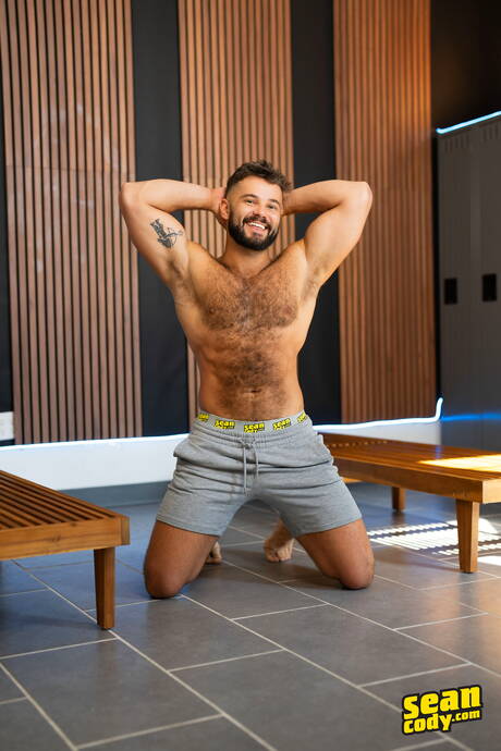 Die heißen amerikanischen Typen Sumner Blayne und Hayden Harding ziehen sich aus und zeigen ihre schönen Hintern