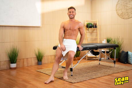 O belo e forte garoto americano Sumner Blayne e o bonitão Rocky Unleashed em uma foda anal interracial quente