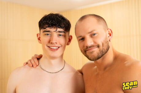 Beautiful dude River North and gorgeous guy Cooper Kelly fuck ass after sucking dick in bath