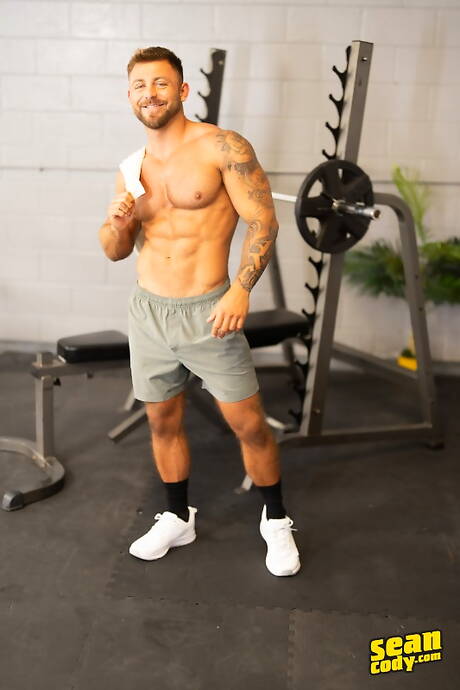 Beautiful boy Scott Braun and sexy guy Zak Anderson shows a strong body