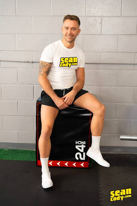 Le beau garçon Scott Braun et le mec sexy Zak Anderson montrent un corps fort