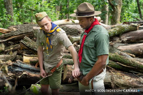 魅力的な少年ショーン・ザビエルと魅力的な男ザック・スティールが屋外で熱い異人種間セックスをする