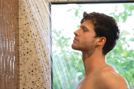American tough guy Finn Harding posing nude in shower