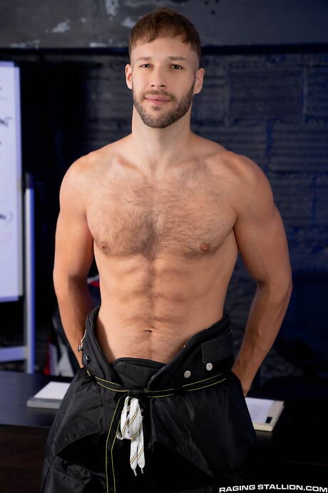 Ryan Bones e o husky canadense Arno Antino fazem sexo quente