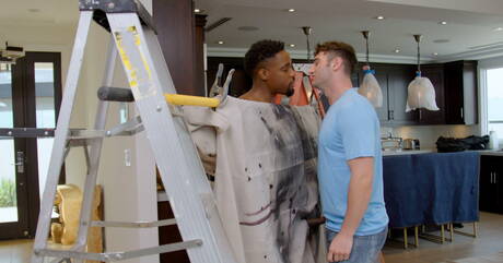 Les étalons DeAngelo Jackson et Michael Boston se baisent