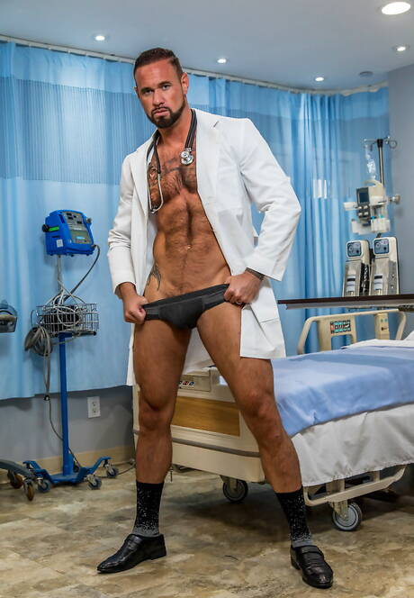 Le beau mec américain Wesley Woods et Michael Roman ont une relation sexuelle torride