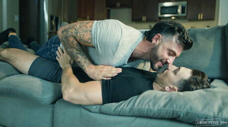 Nice american buddies husky guy Ian Holms and hunk Michael Jackman have a good anal sex