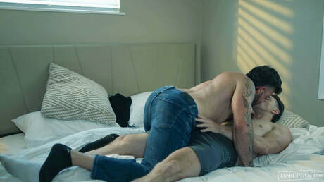 Nice american buddies husky guy Ian Holms and hunk Michael Jackman have a good anal sex