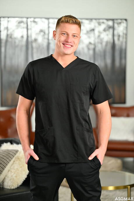 American pornstars strongman Ryder Owens and tough guy Logan Aarons in hard anal sex in hot shower