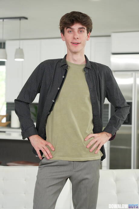 Il ragazzo sexy Jake Waters e il ragazzo sensuale Max Mabry si scopano il culo dopo una scopata interrazziale