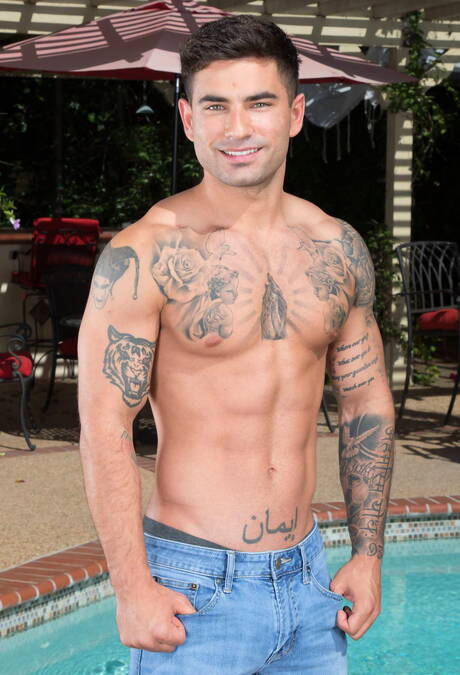 American husky guy Cameron Basinger and russian stud Vadim Black in hot ass bang outdoor