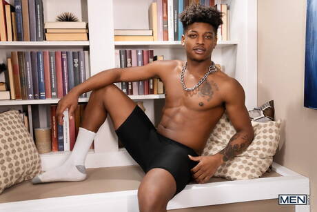 Gorący Amerykanie, twardziel Ty Santana i młodzieniec Kai Taylor mają gorącą scenę