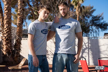 美國美少年Joey Mills與加拿大硬漢Arno Antino戶外激情做愛