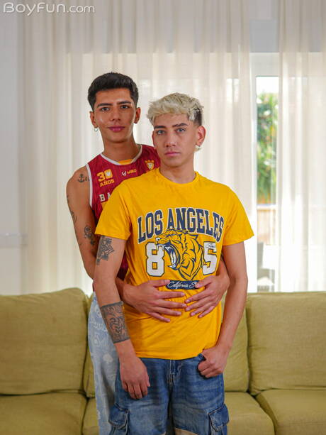Twink Andy Vegas and beautiful boy Mike Ruiz have a hot sex