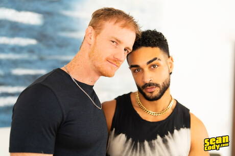 Der gut gebaute Diego Silva und der Muskelprotz Lucas Scott ficken sich in den Arsch, nachdem sie einen Schwanz gelutscht haben