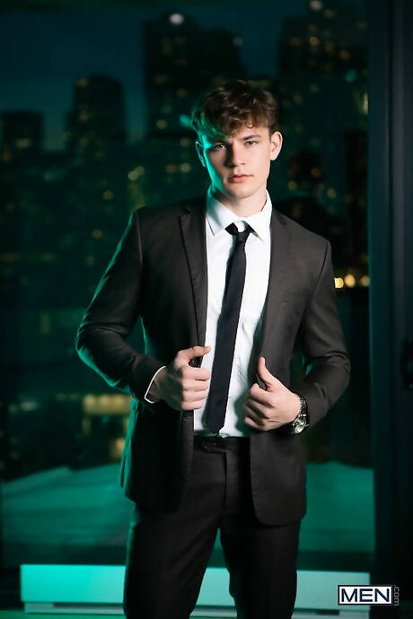 Gorący Amerykanie, dobrze zbudowany Oliver Marks i krzepki facet Carter Collins uprawiali ze sobą seks