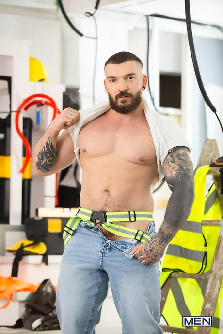 Sinnlicher Typ Alex Marte und attraktiver Typ Kinkoer beim heißen Analsex